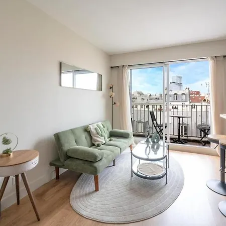 With Balcony - 17e *