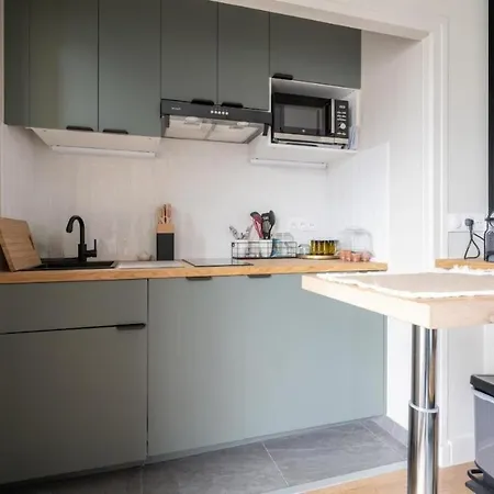 With Balcony - 17e Apartment Paris